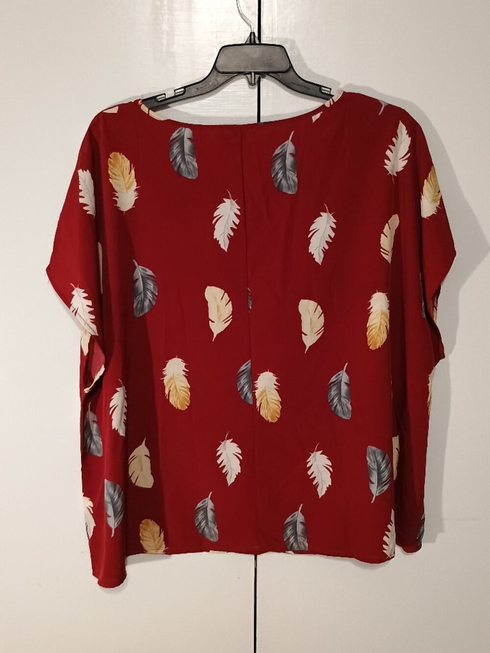 SHEIN Fit+ Red Feather Print Blouse 4X 24/26 Plus Size Split Neck Short Sleeve - Picture 3 of 8